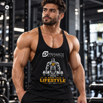 Dynamics Stringer Tanktop Black/Gold – am Model im Fitnessstudio getragen